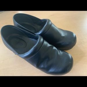 Croft and barrow sole sense clogs